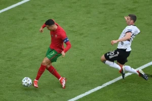Vai Trò Và Tư Duy Chiến Thuật Của Vị Trí Đá Thòng Trung Vệ